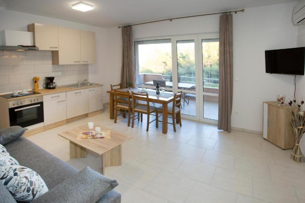 Apartments Panorama With Seasonal Pool Slatine Exterior foto